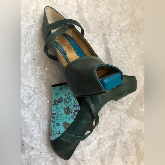 Zinc, Green leather , open toe, floral high heels - Picture 2 of 7